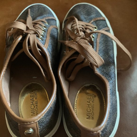 Michael Kors Signature Sneakers - Picture 2 of 8